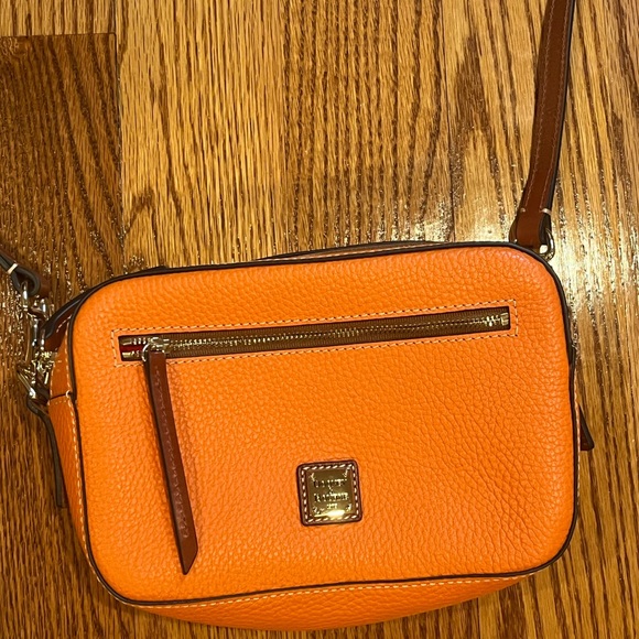 Dooney and Bourke bag - Picture 2 of 4
